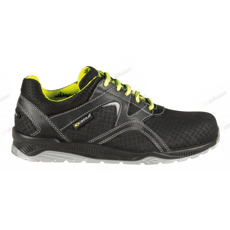 Chaussures de sécurité basses S3 SRC COFRA ACTION. Vu de côté